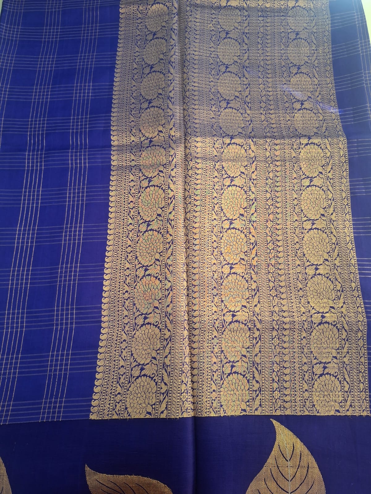 blue raw-mango kadhwa  weaving saree with gometric pattern