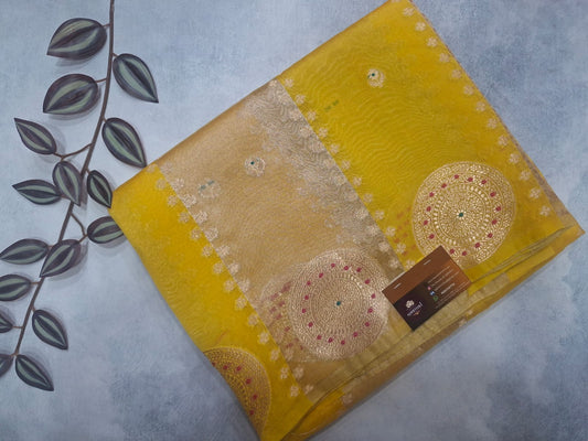 yellow row mango tissue with stripes bordless