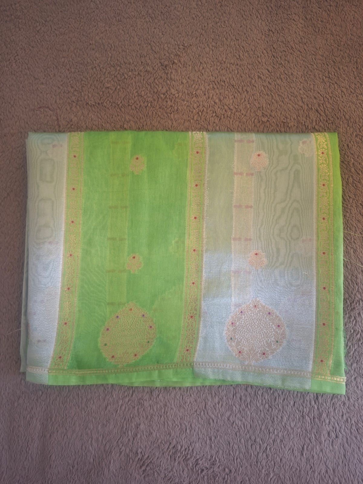 green row mango tissue with stripes bordless