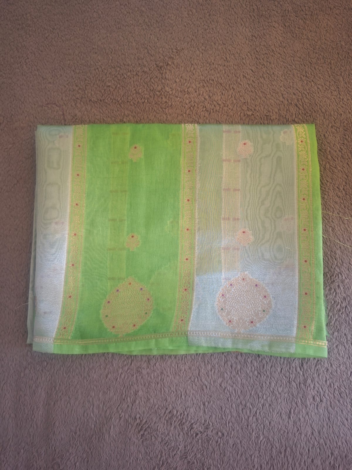 green row mango tissue with stripes bordless