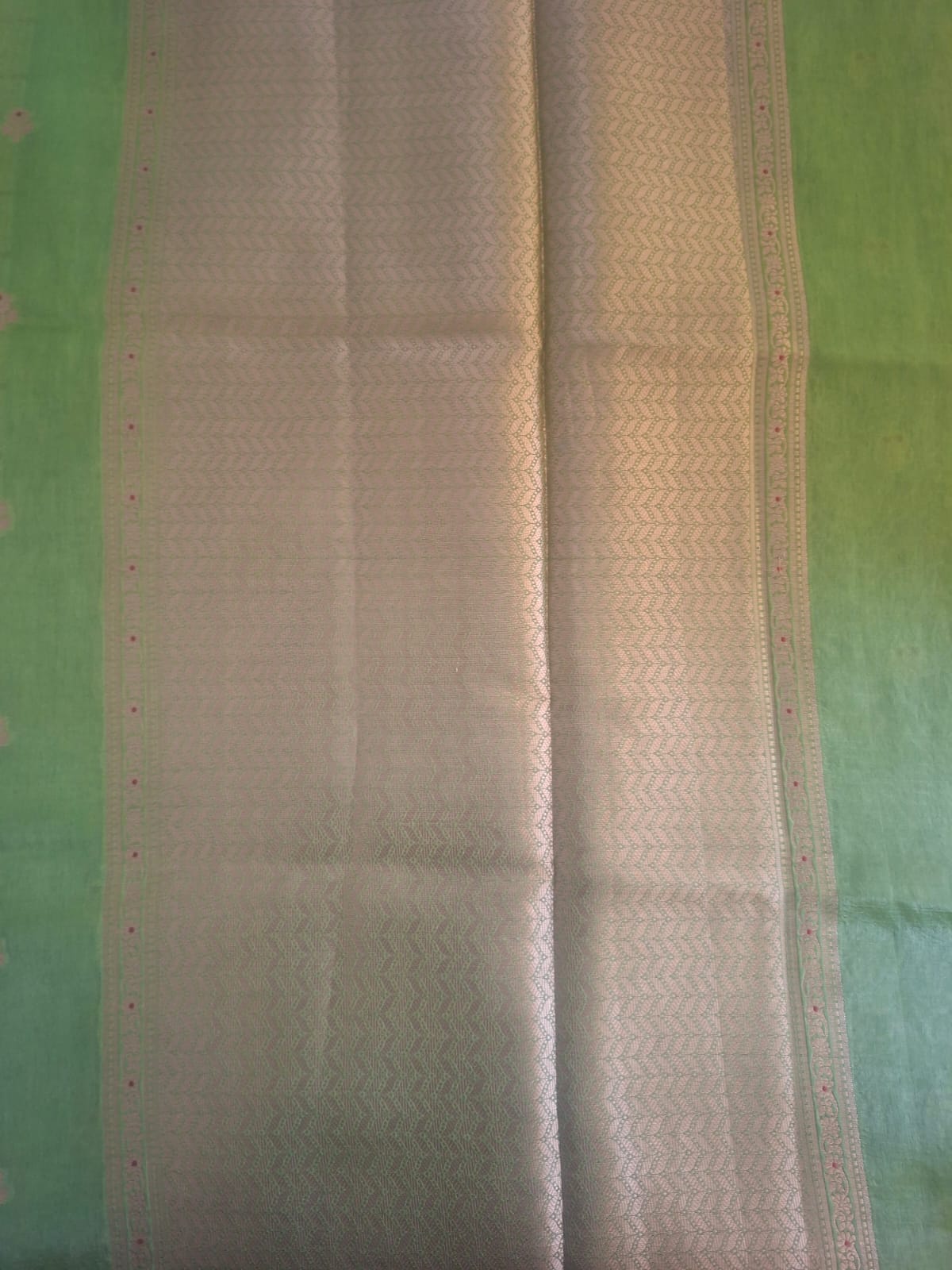 green row mango tissue with stripes bordless