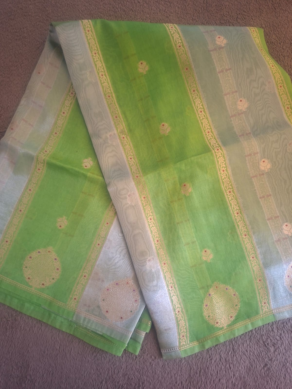 green row mango tissue with stripes bordless