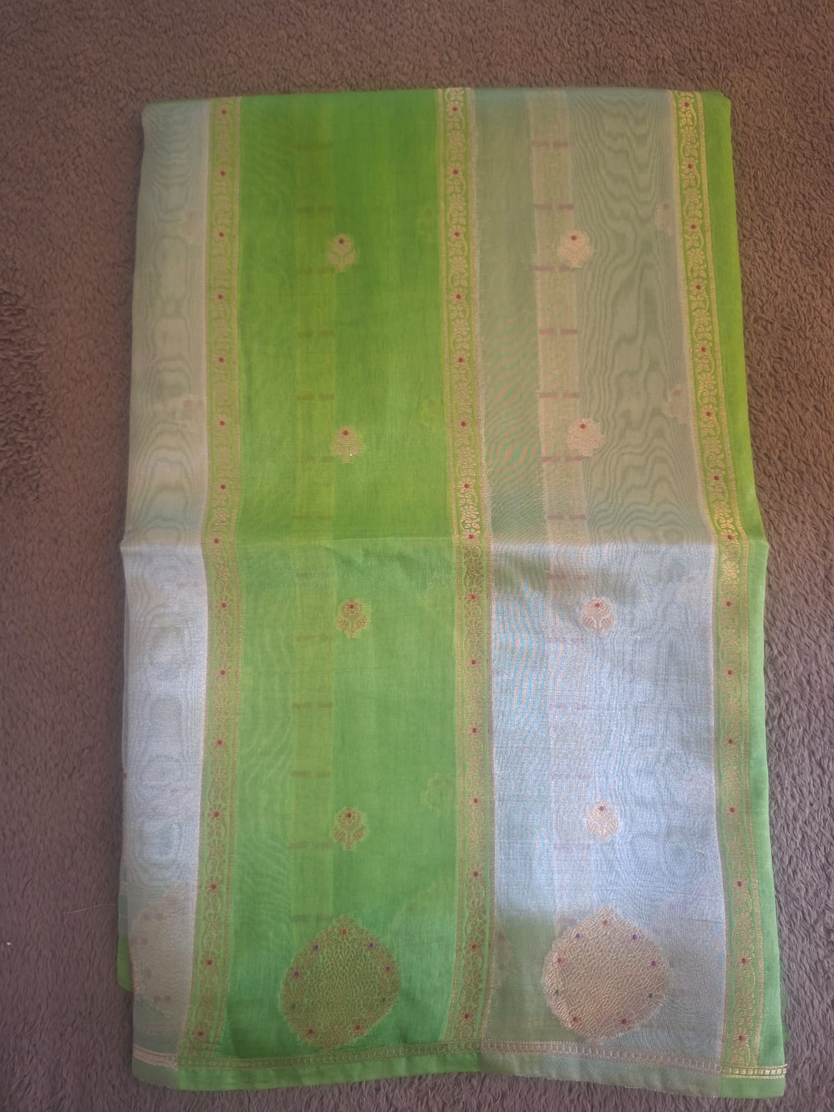 green row mango tissue with stripes bordless