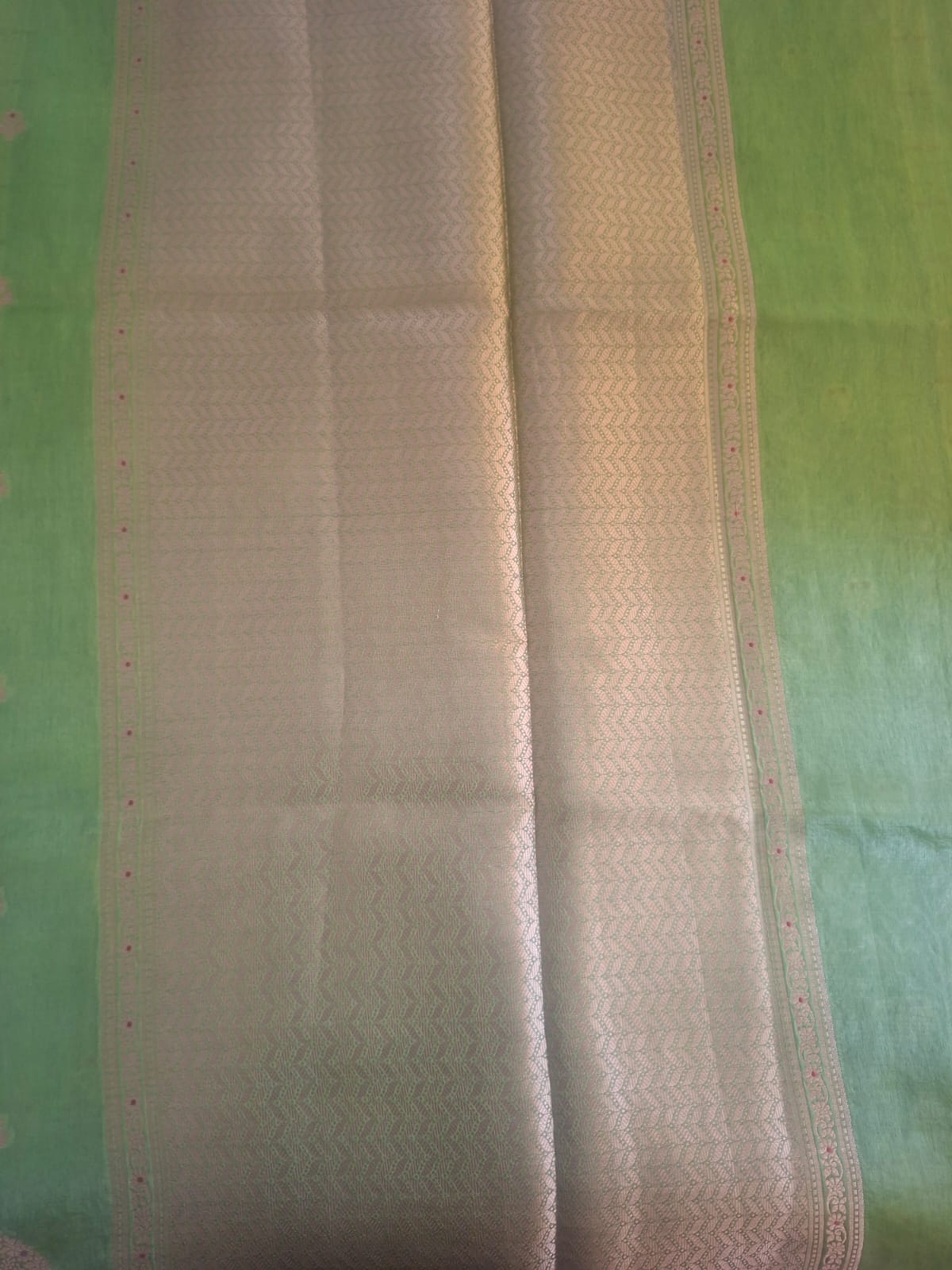 green row mango tissue with stripes bordless