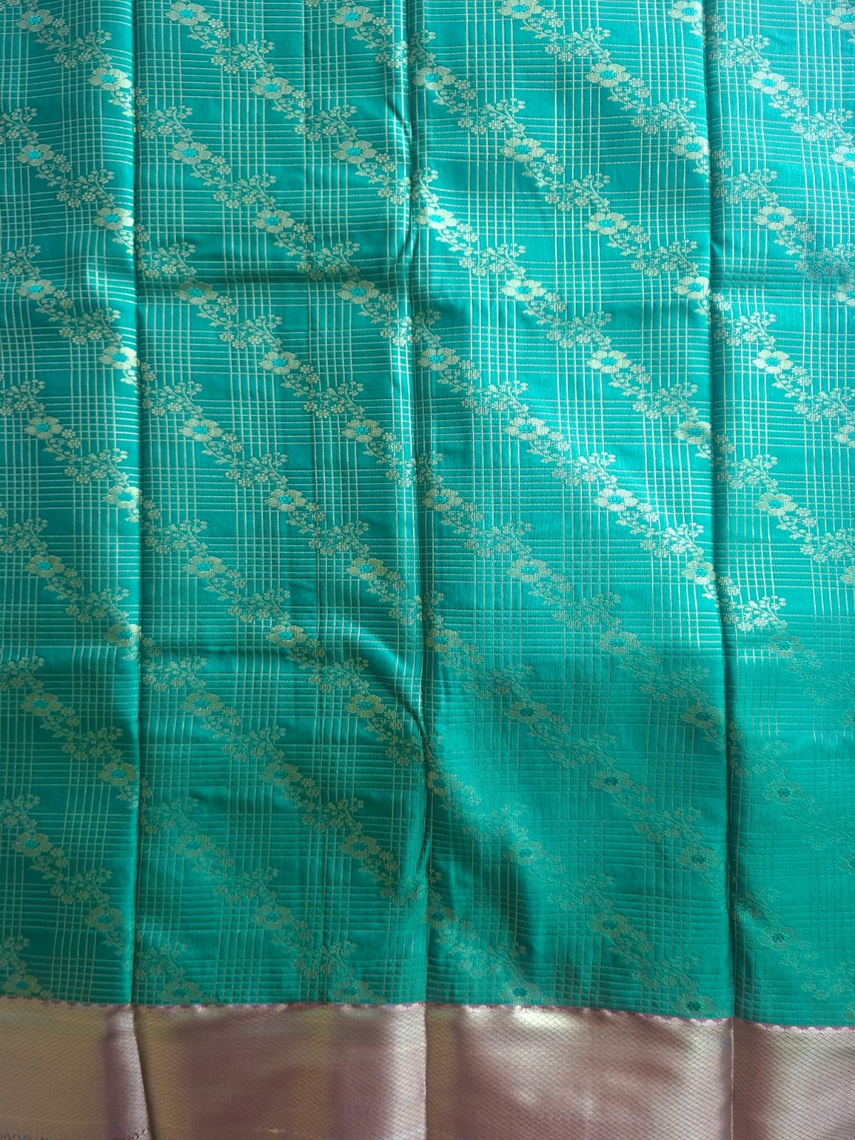green semi silk saree with kanchi border