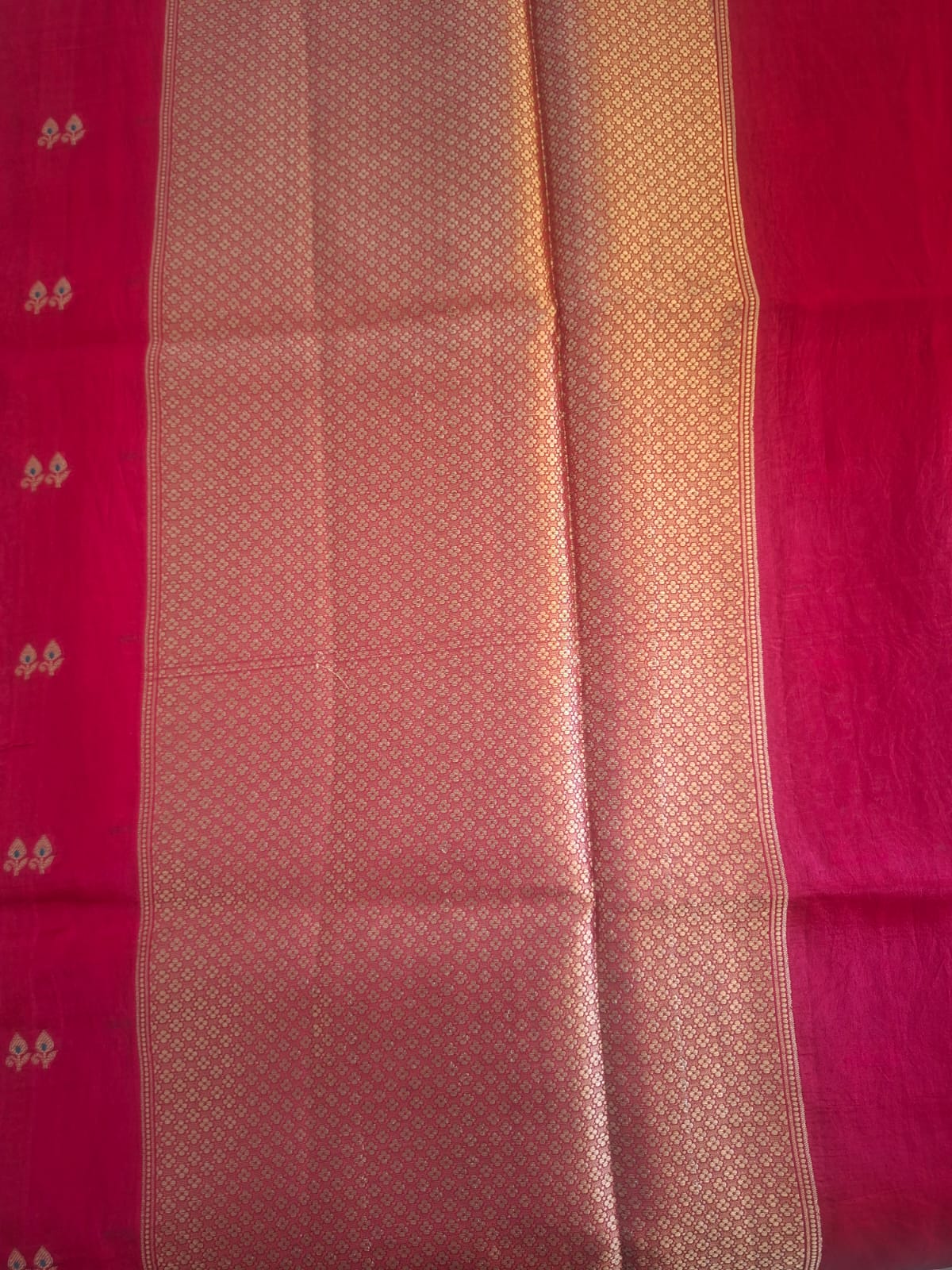 red colour row mango tissue with stripes bordless