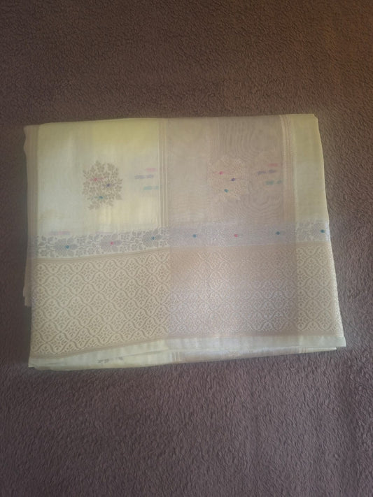 cream raw mango tissue with stripes