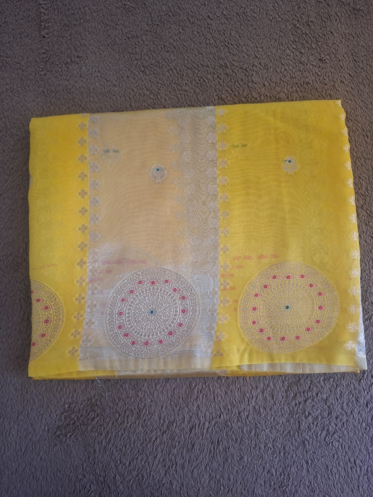 yellow row mango tissue with stripes bordless