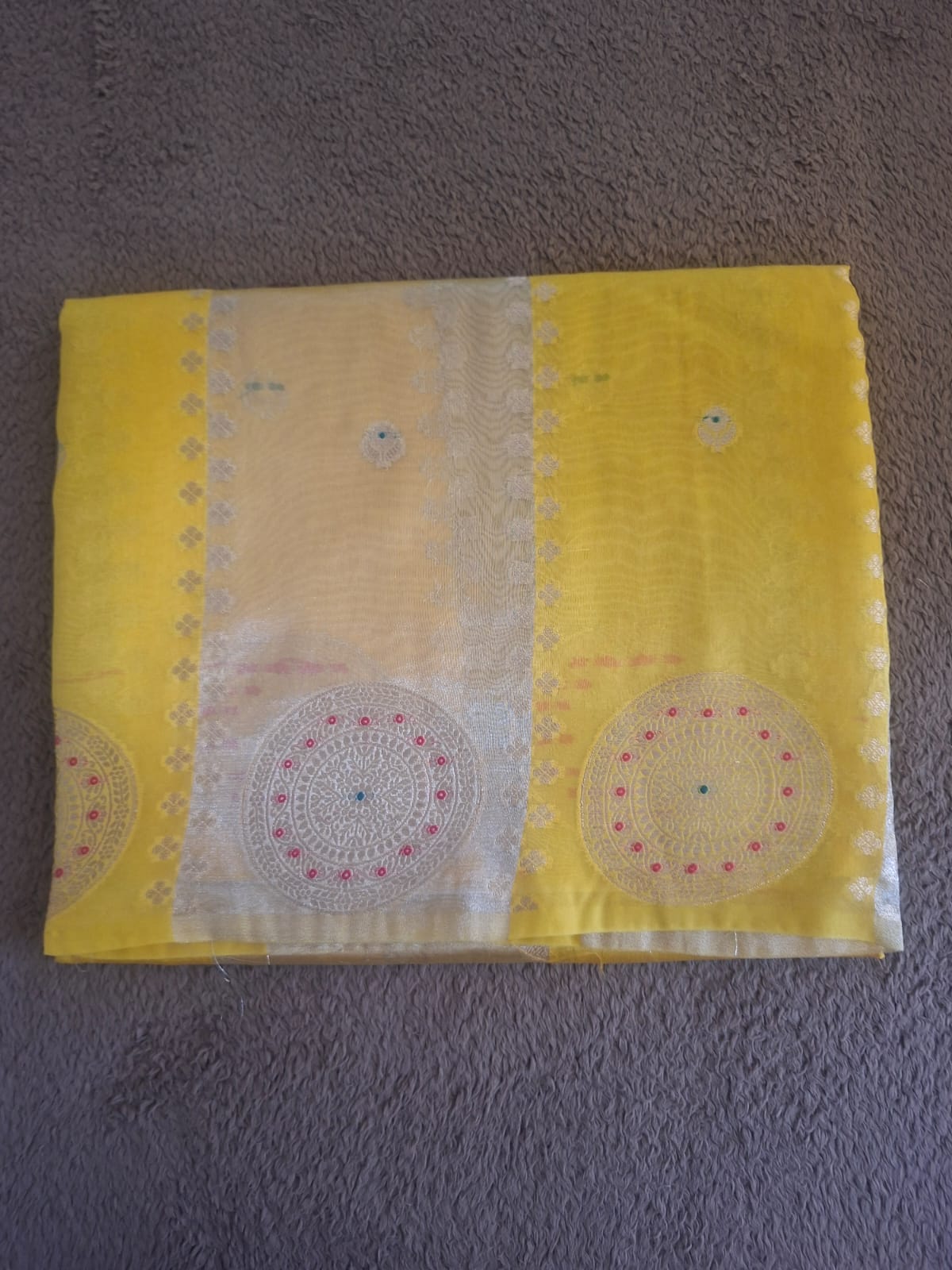 yellow row mango tissue with stripes bordless