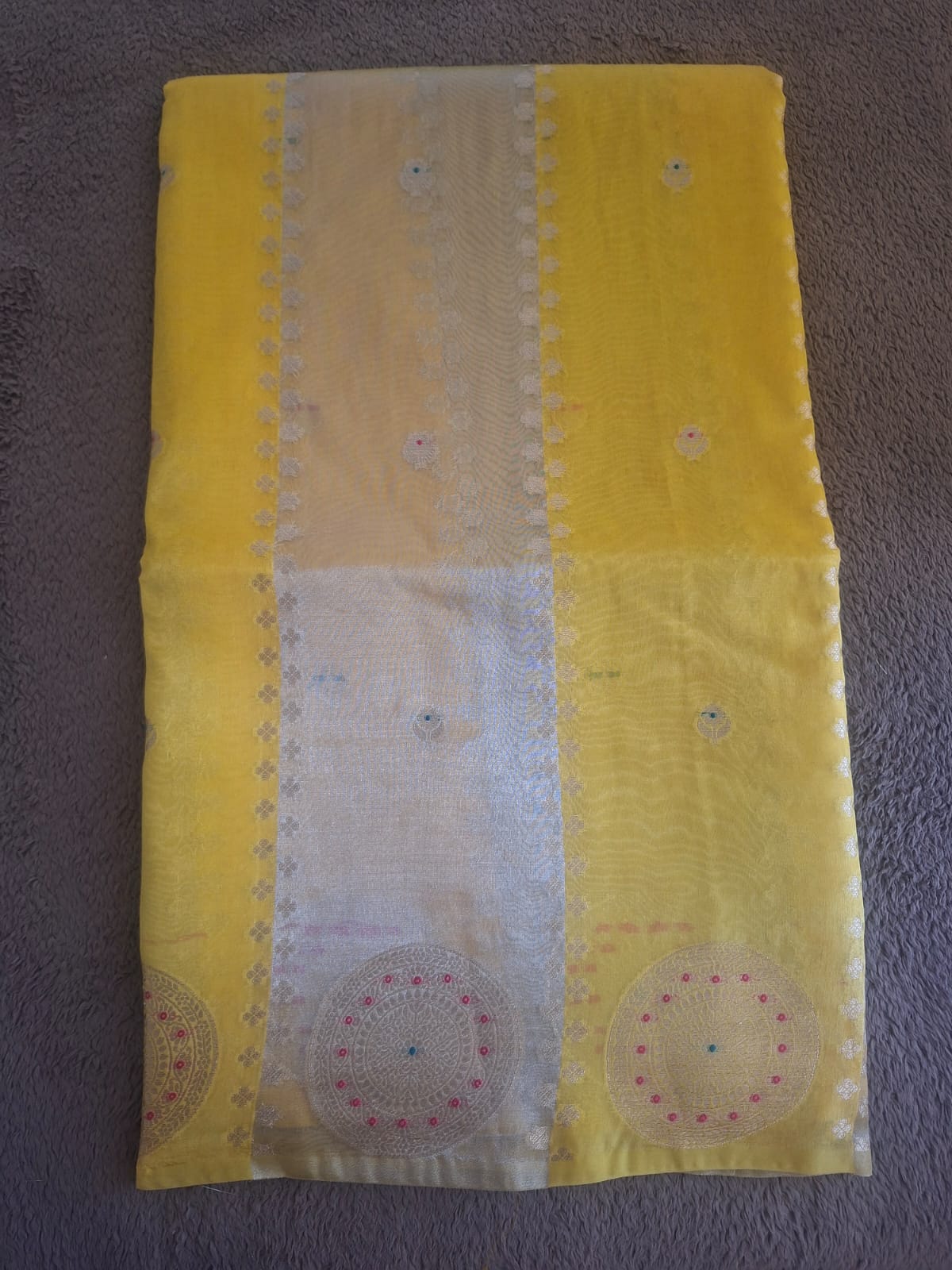 yellow row mango tissue with stripes bordless