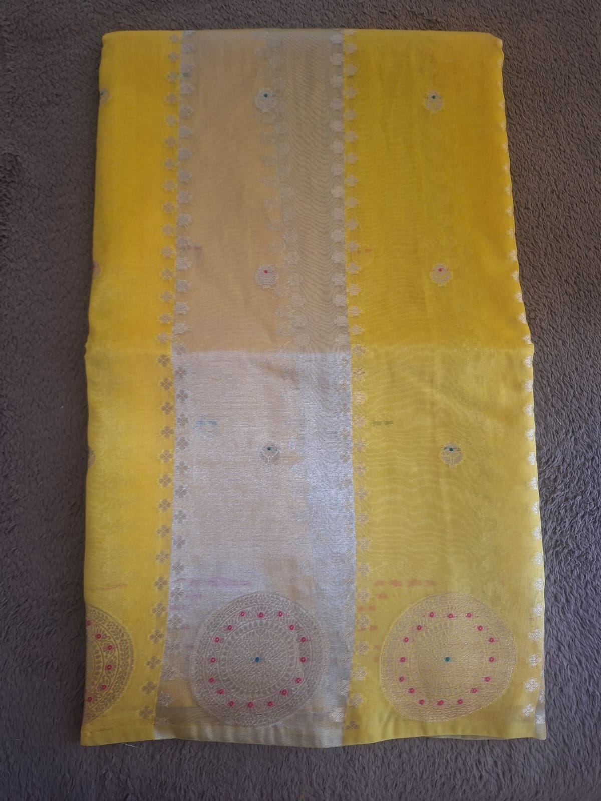 yellow row mango tissue with stripes bordless