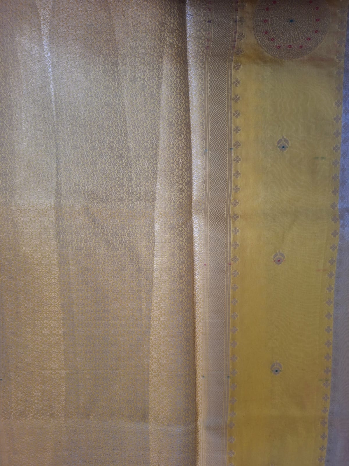 yellow row mango tissue with stripes bordless